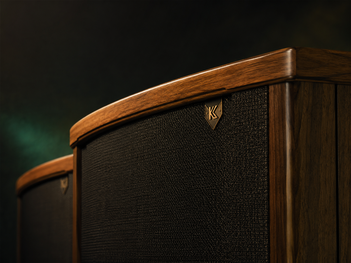 Klipschorn speaker top with grille cloth and wood edging